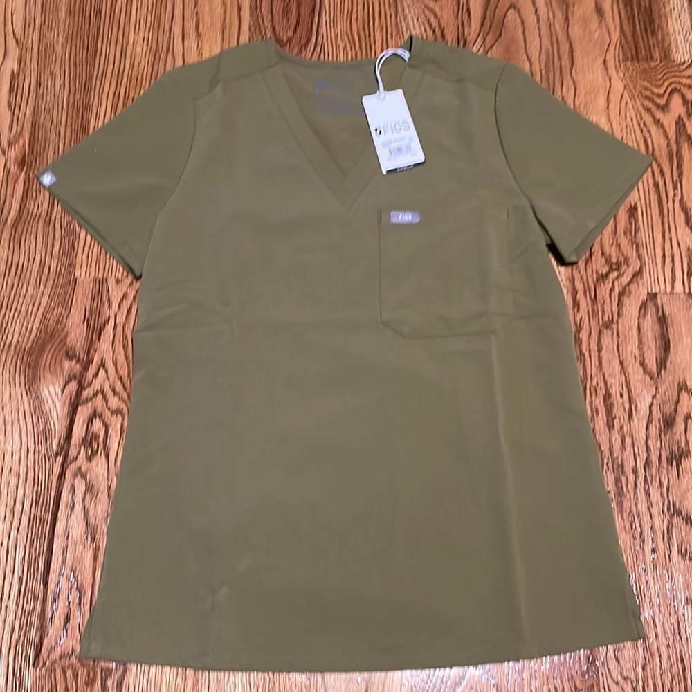 NWT FIGS Scrub Top